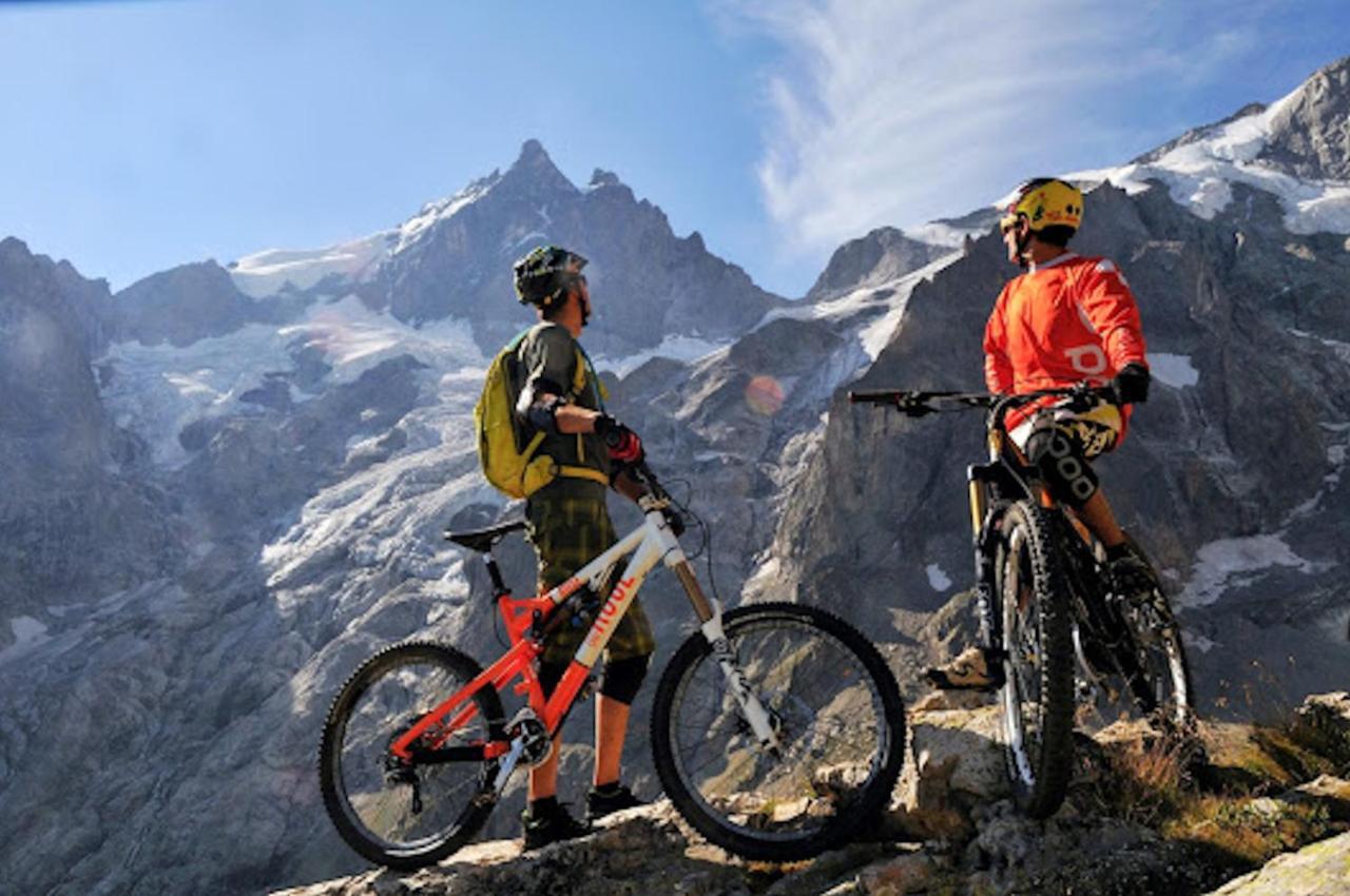 Chalet La Cachette Cyclists & Skiers Le Bourg-dʼOisans Exterior foto