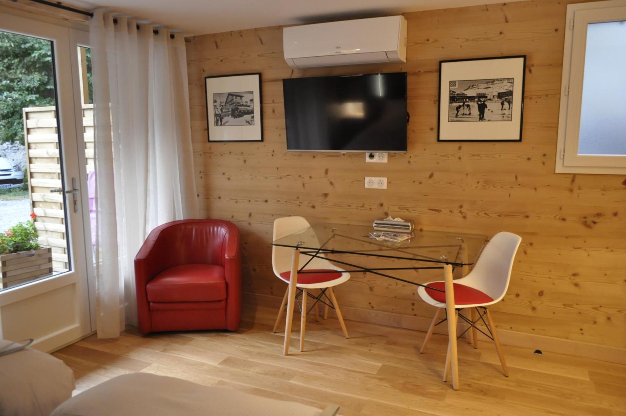 Chalet La Cachette Cyclists & Skiers Le Bourg-dʼOisans Exterior foto